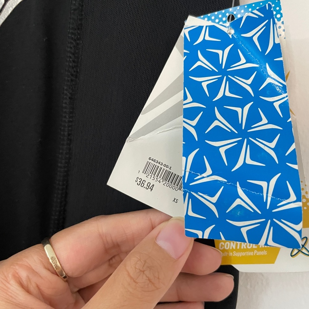 Old Navy gym/ yoga pants - Picture 10 of 14